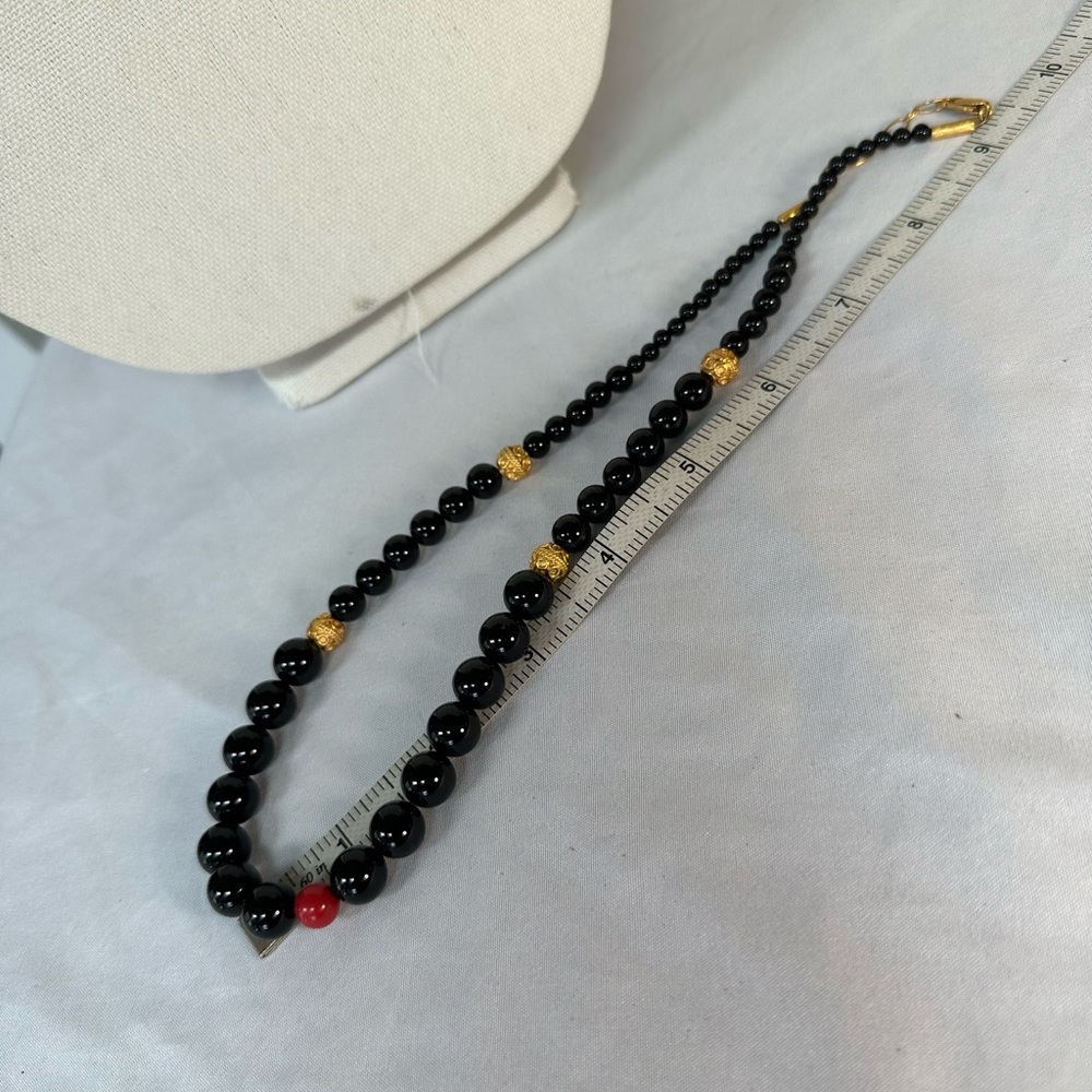 Black onyx and gold bead necklace - Picture 3 of 7